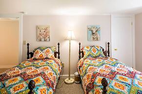 Manchester Center Retreat w/ Mtn View, Near Skiing