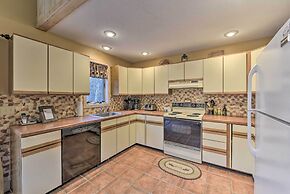 Dover Home: 7 Mi to Mount Snow Grand Summit Resort