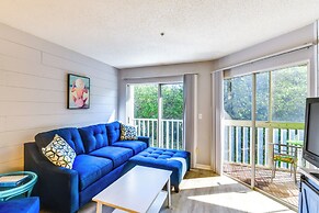 Walk to Beach: Home w/ Porch on Anna Maria Island!