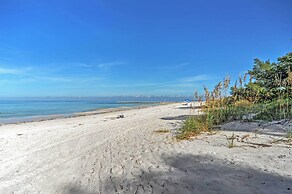 Pelican Cove Condo at Bradenton Beach w/ Pool!