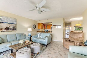 Pelican Cove Condo at Bradenton Beach w/ Pool!