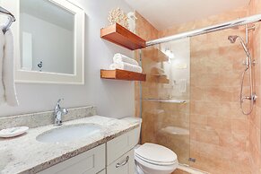 Pelican Cove Condo at Bradenton Beach w/ Pool!