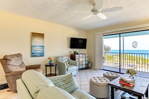 Pelican Cove Condo at Bradenton Beach w/ Pool!