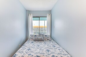 Pelican Cove Condo at Bradenton Beach w/ Pool!