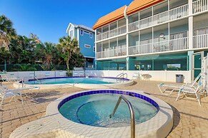 Pelican Cove Condo at Bradenton Beach w/ Pool!