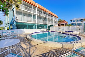 Pelican Cove Condo at Bradenton Beach w/ Pool!