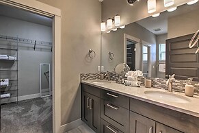 Bend Home w/ Patio + Fire Pits < 3 Mi to Dtwn