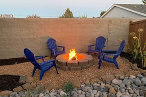 Bend Home w/ Patio + Fire Pits < 3 Mi to Dtwn