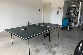 Bend Home w/ Patio + Fire Pits < 3 Mi to Dtwn