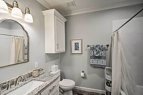 Quiet Fisherman's House w/ Hot Tub + Tropical Bar!