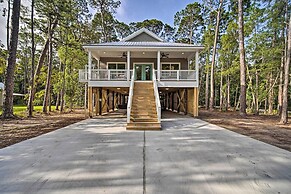 Quiet Fisherman's House w/ Hot Tub + Tropical Bar!