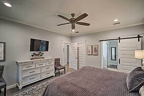 Quiet Fisherman's House w/ Hot Tub + Tropical Bar!