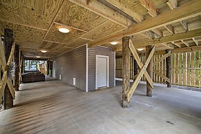 Quiet Fisherman's House w/ Hot Tub + Tropical Bar!