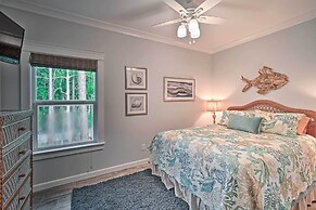 Quiet Fisherman's House w/ Hot Tub + Tropical Bar!