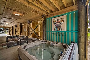 Quiet Fisherman's House w/ Hot Tub + Tropical Bar!