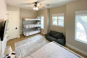 Brand New Modern Canyon Lake Escape w/ Fire Pit!