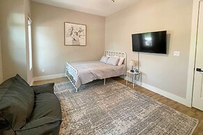 Brand New Modern Canyon Lake Escape w/ Fire Pit!