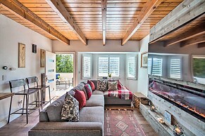 Crestline Cabin w/ Deck: 1 Mi to Lake Gregory