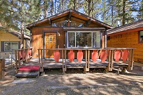 Cozy Cabin w/ Deck & Fireplace in Big Bear!