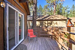 Cozy Cabin w/ Deck & Fireplace in Big Bear!