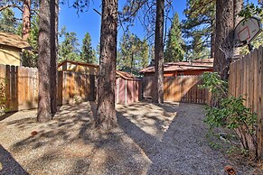 Cozy Cabin w/ Deck & Fireplace in Big Bear!