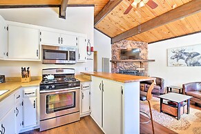 Cozy Cabin w/ Deck & Fireplace in Big Bear!