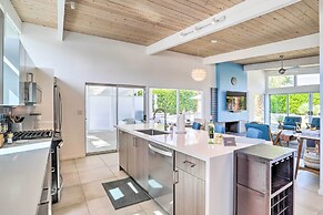 Pool & Mountain Views: Palm Springs Home!