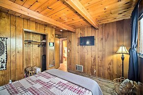 Running Springs Cabin w/ Large Deck + View!