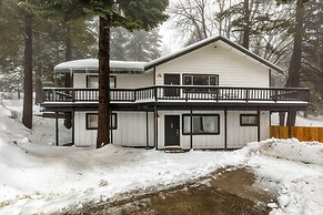 Chic Alpine Hideaway: Hiking, Skiing + Exploring!