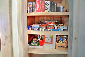 Chic Alpine Hideaway: Hiking, Skiing + Exploring!