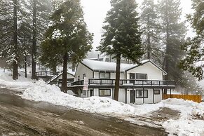 Chic Alpine Hideaway: Hiking, Skiing + Exploring!