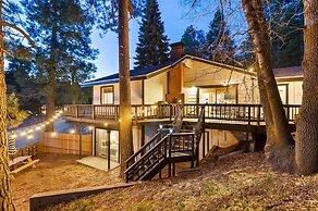 Chic Alpine Hideaway: Hiking, Skiing + Exploring!