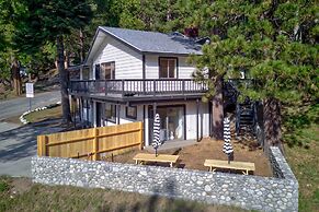 Chic Alpine Hideaway: Hiking, Skiing + Exploring!