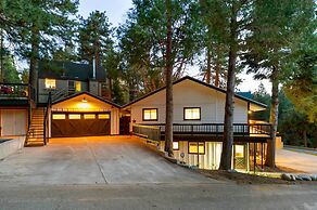 Chic Alpine Hideaway: Hiking, Skiing + Exploring!