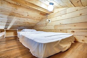 Lakefront Rocky Mount Main House w/ 3 Cabins!