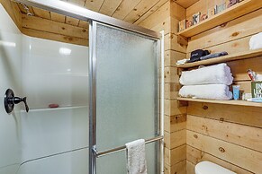 Lakefront Rocky Mount Main House w/ 3 Cabins!