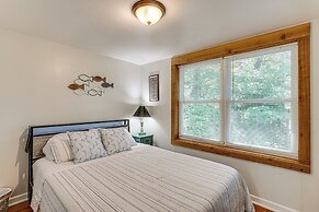 Lakefront Rocky Mount Main House w/ 3 Cabins!