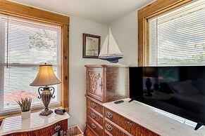 Lakefront Rocky Mount Main House w/ 3 Cabins!