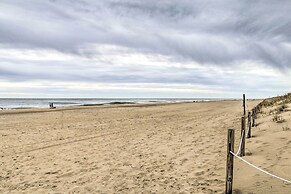 Walk to Maryland Beach: Coastal Condo w/ Balcony