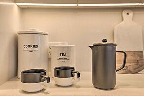 Vail Condo w/ Mtn View Deck - Steps to Ski Shuttle