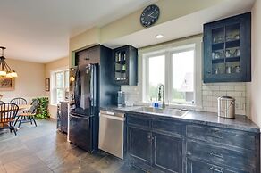 Hardwick Family Farmhouse on Vast Snowmobile Trail