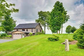 Hardwick Family Farmhouse on Vast Snowmobile Trail