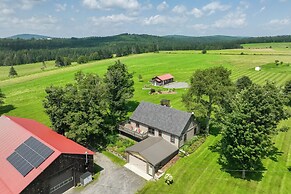 Hardwick Family Farmhouse on Vast Snowmobile Trail