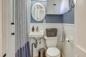 Quaint Wellfleet Cottage - 2 Mi to Coastline!