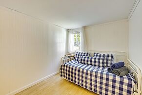 2 Mi to Coastline: Quaint Wellfleet Cottage!