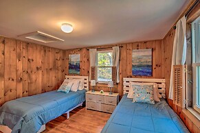 Cape Cod Cottage: Deck, Grill & Kayaks, Near Beach