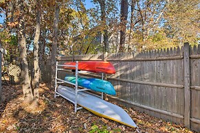 Cape Cod Cottage: Deck, Grill & Kayaks, Near Beach