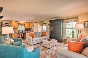 Traditional Martha's Vineyard Home w/ Porch & Yard