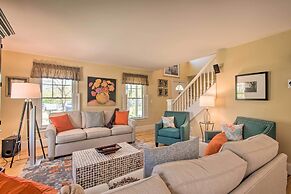 Traditional Martha's Vineyard Home w/ Porch & Yard