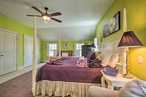 Traditional Martha's Vineyard Home w/ Porch & Yard